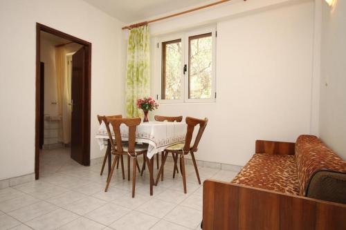 Apartment Tucepi 6857a
