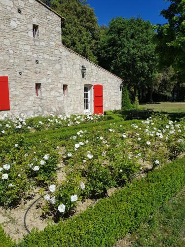 Les Néfliers chambre d'hôtes (Les Nefliers chambre d'hotes) in Reillanne