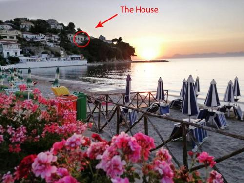 Panoramic Apartment in Villa on The Beach, In Center