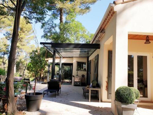 Entrance, UN OASIS EN PROVENCE in Eoures