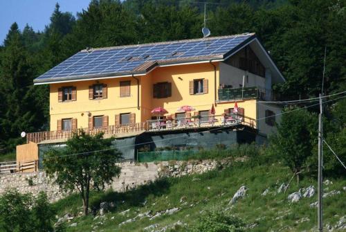  Rifugio Cedron, Pension in Ferrara di Monte Baldo bei Peri