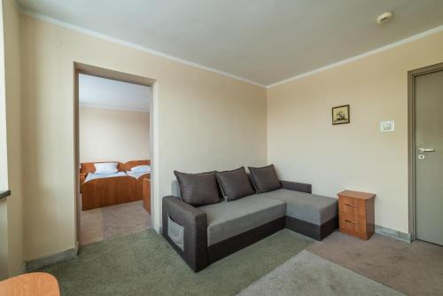 3 twin beds, 1 sofa bed