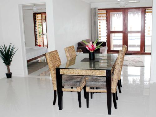 Two-Bedroom Apartment with Pool View image 10