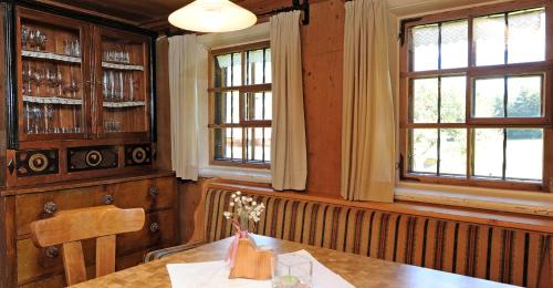 Restoran, Ferienhaus Wella in Holzgau