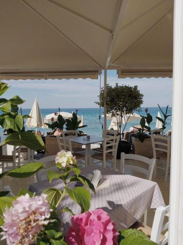 Étterem, Apartments Kuce Lekovica Beach & snack bar- Bistro in Polje