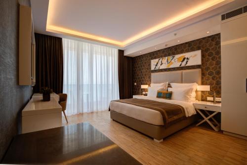 Lancaster Eden Bay near Beirut-Rafic Hariri nemzetközi repülőtér