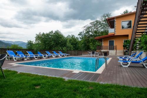 2 bedrooms, 3 beds
