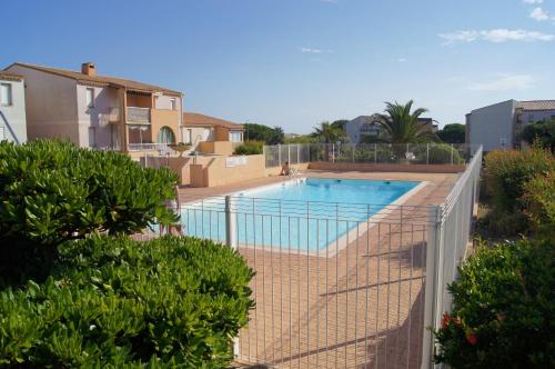 Lara 2 - T2 Balcon Piscine lit double & clic-clac Parking Près du centre-port et île Loisirs