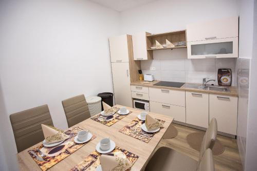 MINIDORM ROOMS IN HEART OF CITY CENTER