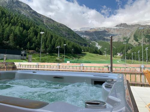 Palace Luxury Wellness Apartment And Boutique Hotel Ski-in-out - 薩斯費
