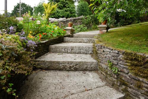 Cliftons Guest House - image 6