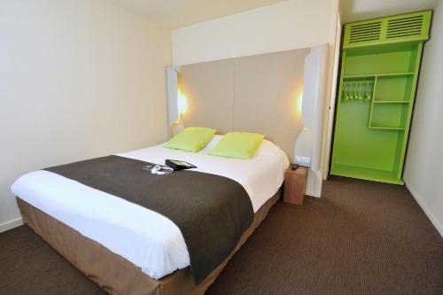 1 queen bed