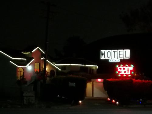 A szálláshely kívülről, MOTEL SENA in El Sauzal