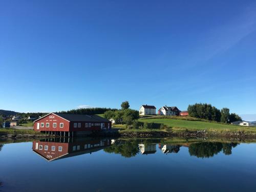 . SAGA, unikt badehotell med 5 rom, sauna og badebrygge - Inderøy