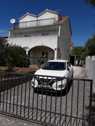  Apartments Laura in Stari Grad