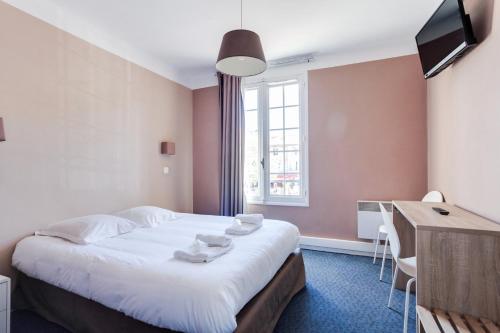 Economy Double Room (Shared Toilets and private bathroom)