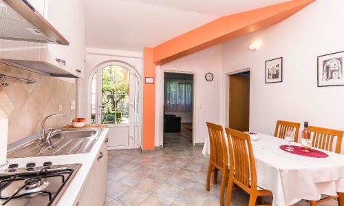 Apartments Gorana - image 5