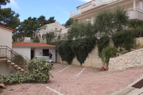 Apartments by the sea Rastici Ciovo - 8619 - image 7