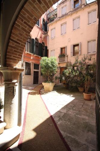 Hotel Colombina - main image