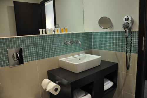 Double or Twin Room image 7