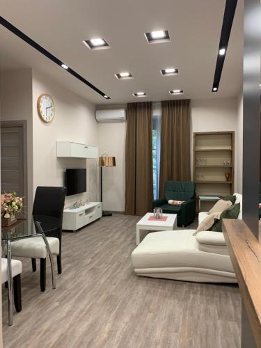 New Renovated Modern Apartament in The City Center