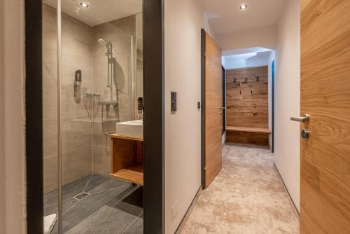 Deluxe Double Room with City View image 8