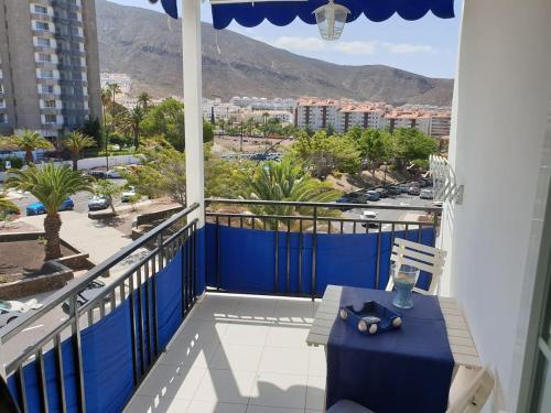  Casa Azul only 200 meters to the beach, free wifi, balcony, Pension in Arona