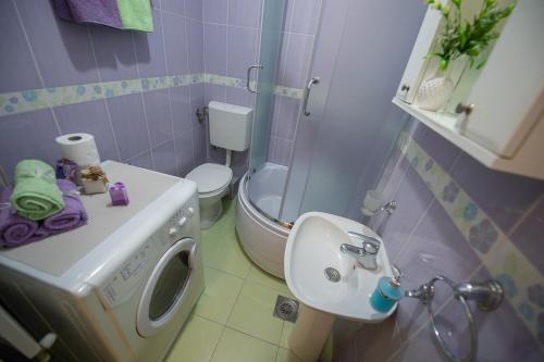 Stella Modern Apartment - image 3