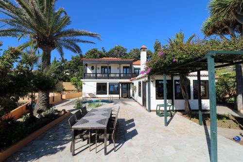  Villa Escondida in Breña Baja