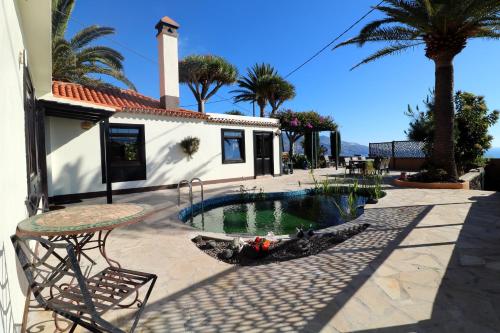  Villa Escondida in Breña Baja