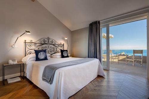 Deluxe Double or Twin Room with Sea View