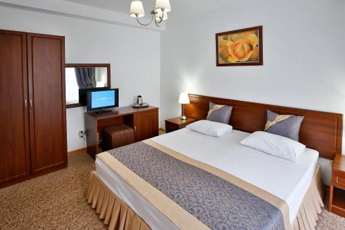 Marina Inn - image 3
