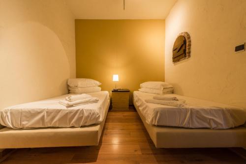 Deluxe Twin Room image 8