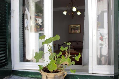 Meteora Mansion - Traditional Apt 3BD - Rocks View