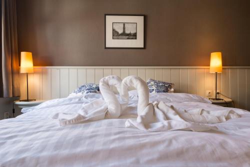 Standard Double Room image 3