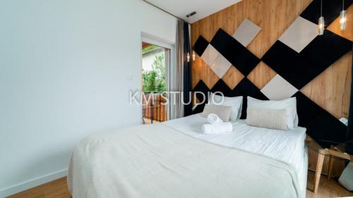 1 queen bed, 1 sofa bed