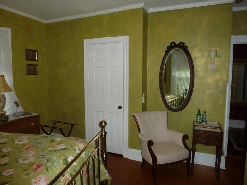 Back INN Time B&B in Kilmarnock, USA