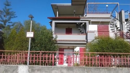  Sunshine Villa, Pension in Fondachello