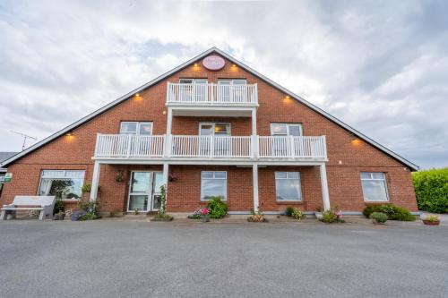 Exterior view, Coral Gables Guesthouse & Campsite in Rosslare