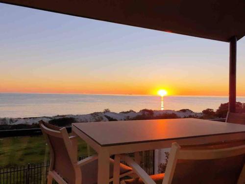 Luxurious 3 bedroom beachfront - panoramic views Adelaide