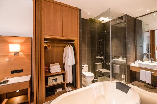 room detail thumbnail 2