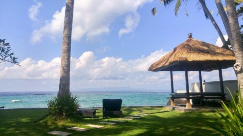 Villa Anjani - Oceanfront Villa, With Private Garden and Cook - Candidasa