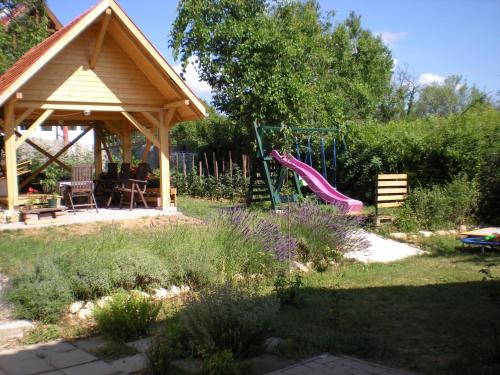  Levendulas Apartman in Balatonalmádi