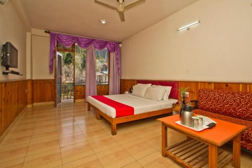 Sarthak Resorts-Reside in Nature with Best View, 9 kms from Mall Road Manali