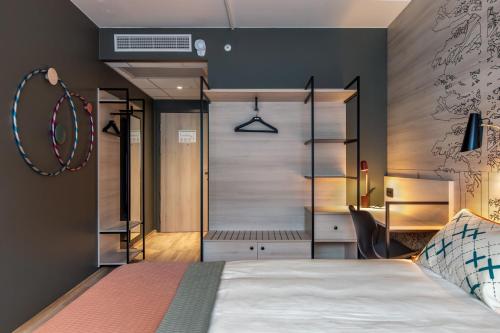 1 queen bed