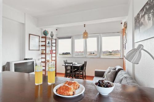  Sea view from traditional 1BR aptm in Paço de Arcos