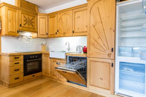 Standard Two-Bedroom Apartment with Balcony image 9