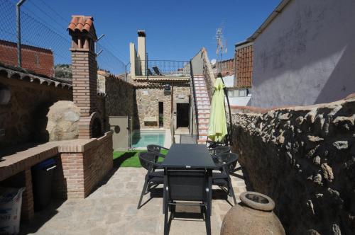 LA CASONA DE BAUTISTA 4 estrellas con piscina montanchez CACERES