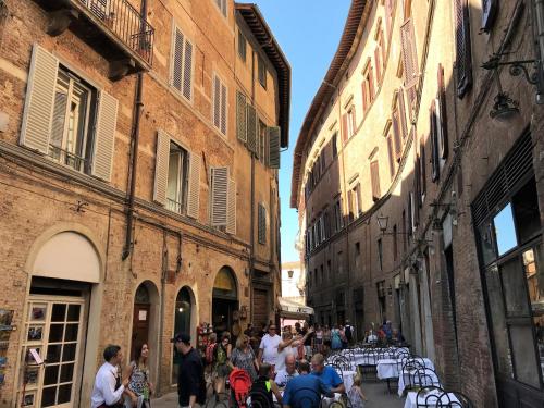 THE BLUE LODGE-cozy flat close to Piazza del Campo - image 2