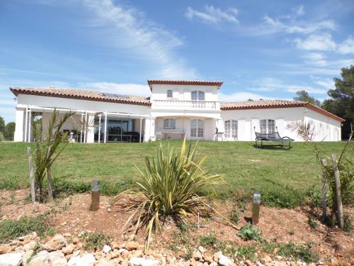 Villa 342 m2 classée 4 étoiles sur 1 ha - Provence